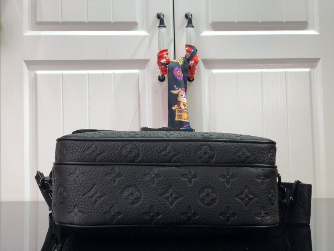 Louis Vuitton S Lock Messenger  Bag
