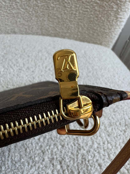 Louis Vuitton Pouch in Monogram