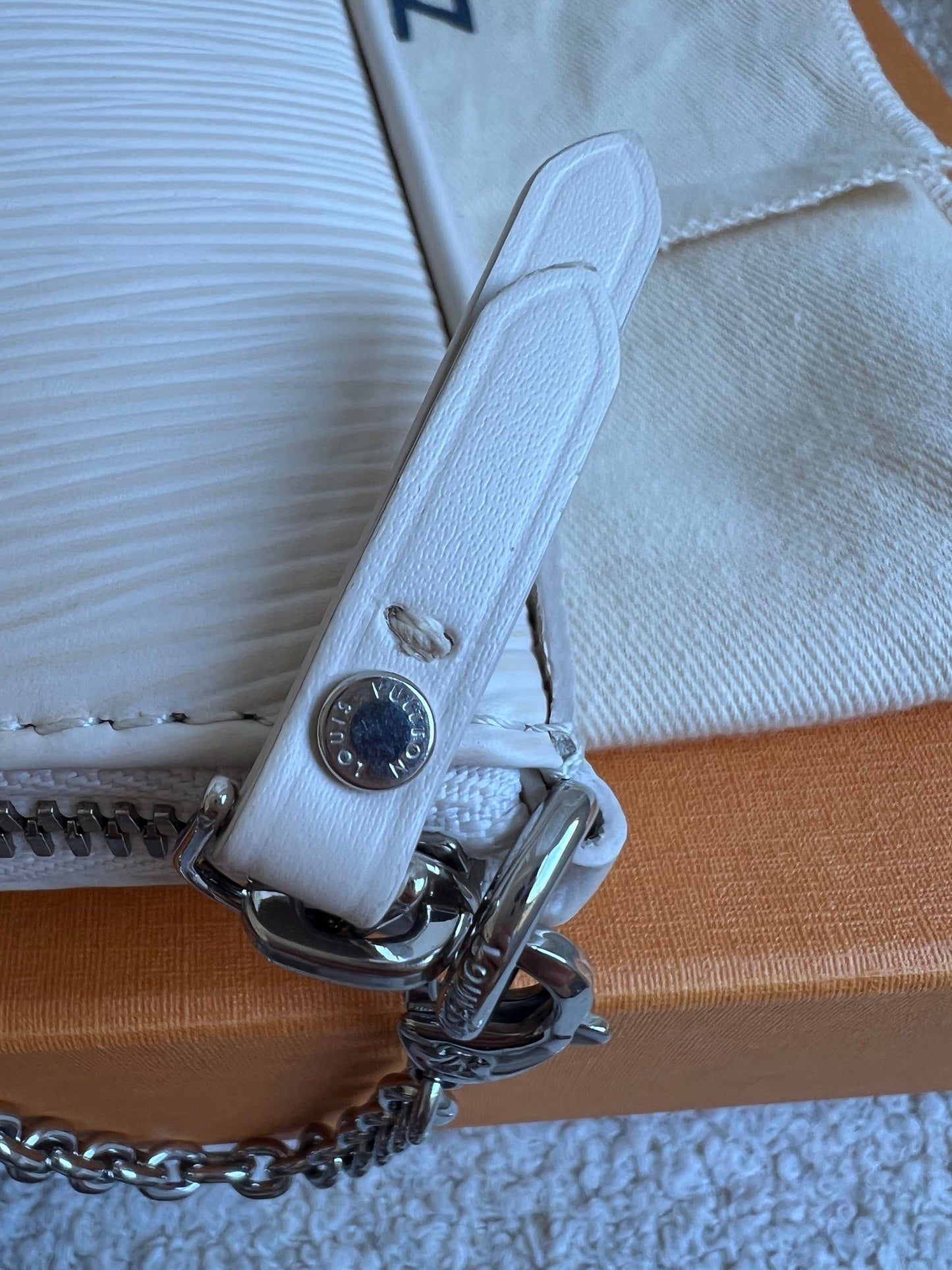 Louis Vuitton Easy Pouch Creme Epi (RRP £1320)