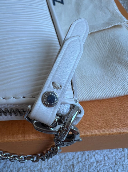 Louis Vuitton Easy Pouch Creme Epi (RRP £1320)