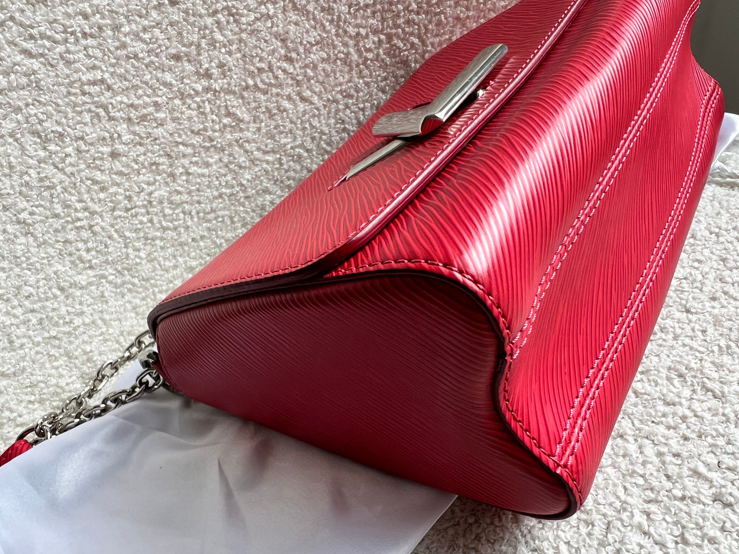 Louis Vuitton Coquelicot Twist MM Shoulder Bag (RRP £3450)