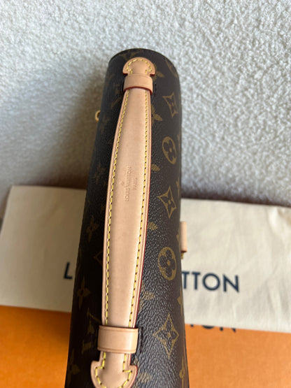 Louis Vuitton Pochette Metis Monogram (RRP £2,060)