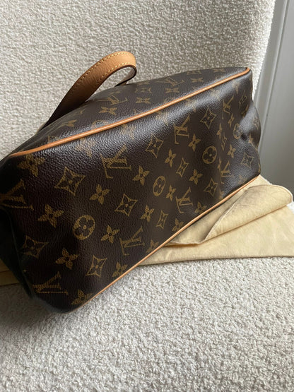 Louis Vuitton Batignolles in Monogram Canvas