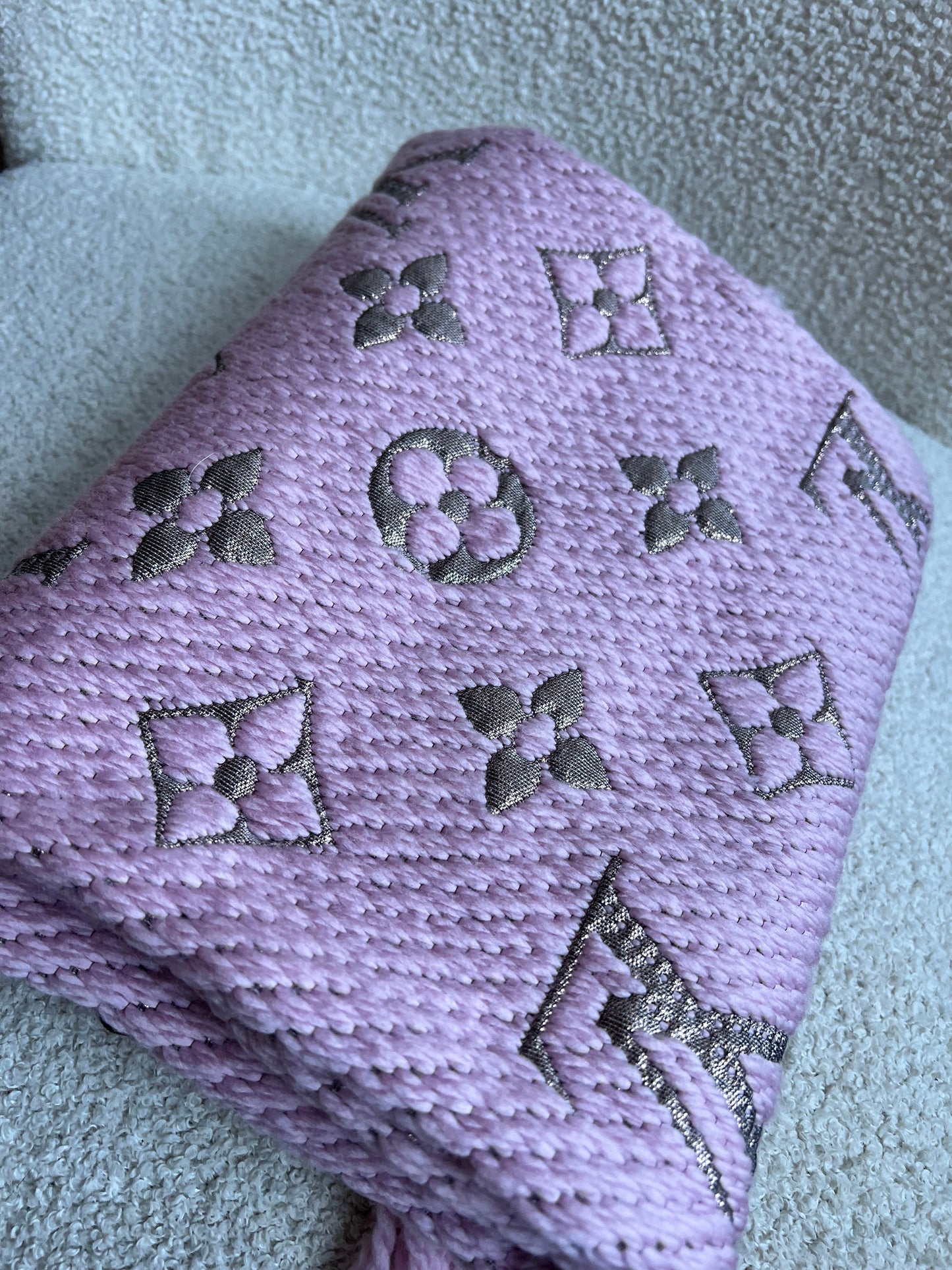 Louis Vuitton Logomania Scarf in Pink