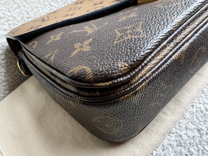 Louis Vuitton Pochette Metis Reverse Monogram (RRP £2,020)