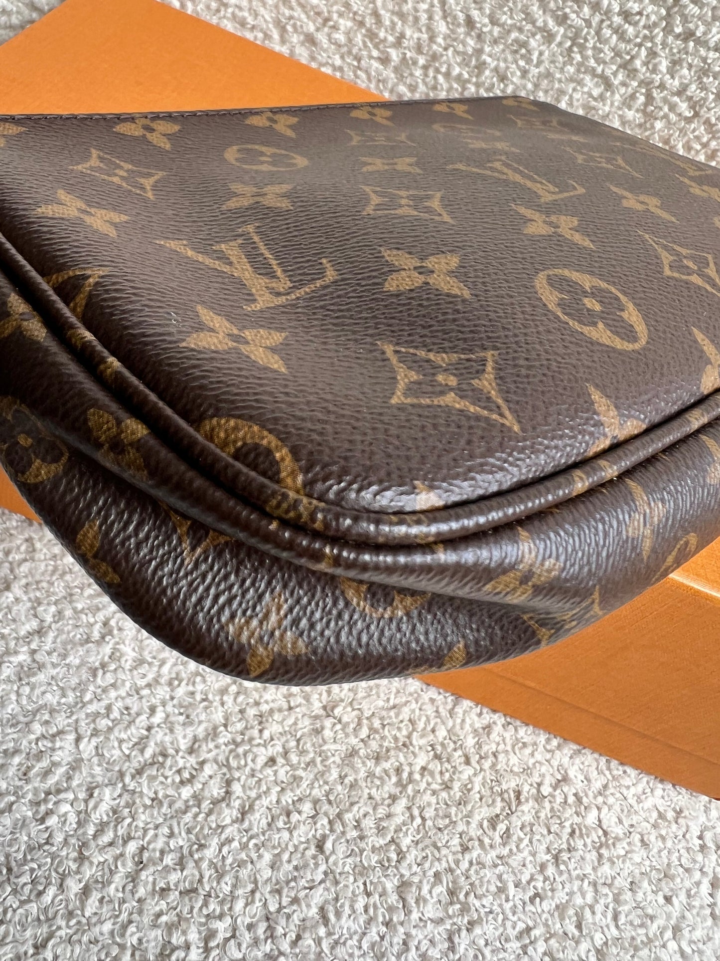 Louis Vuitton Multi Pochette Accessoires Khaki (RRP £2070)