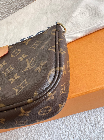 Louis Vuitton Multi Pochette Accessoires Rose Chiaro (RRP £2070)