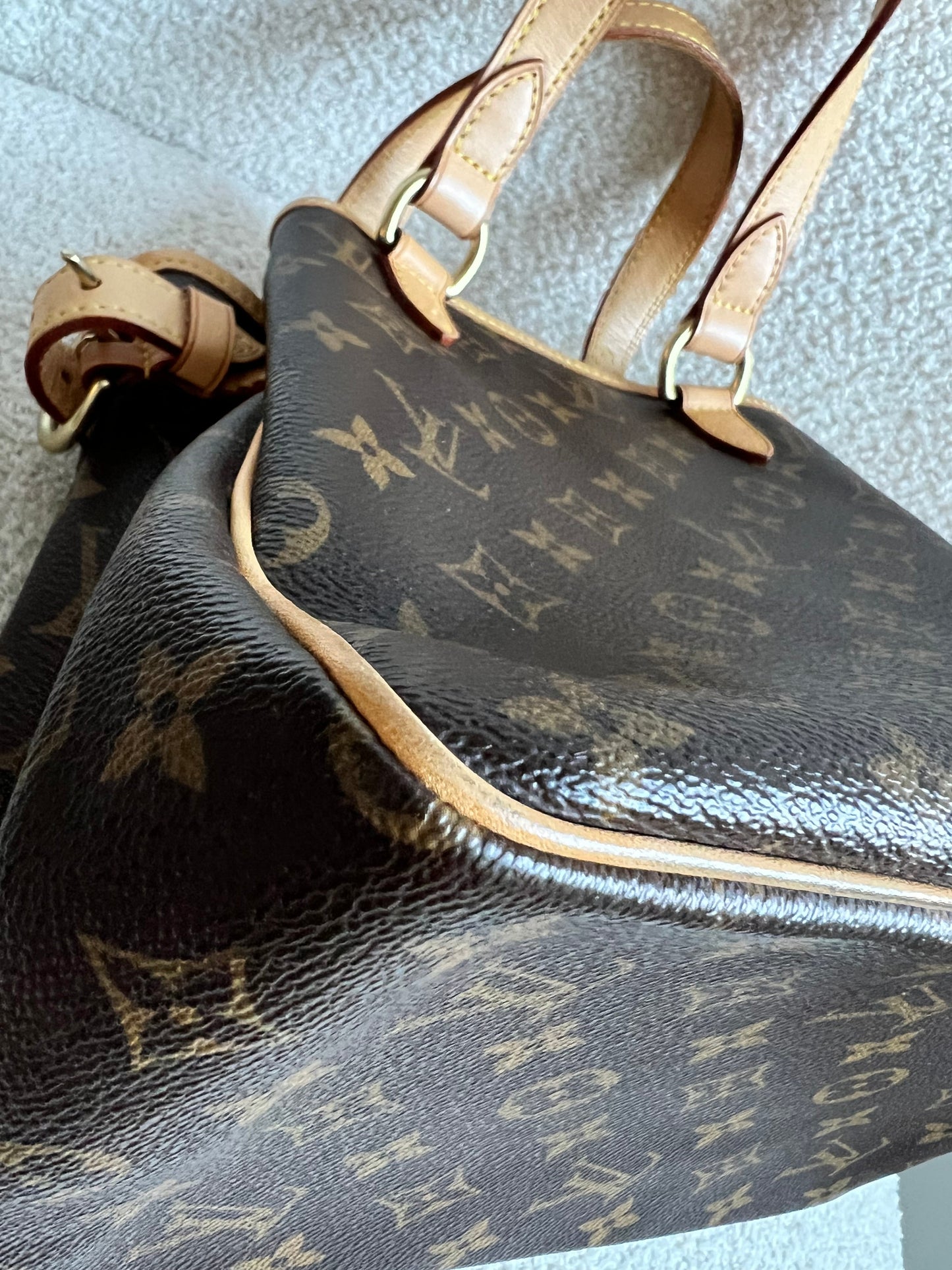Louis Vuitton Batignolles in Monogram Canvas