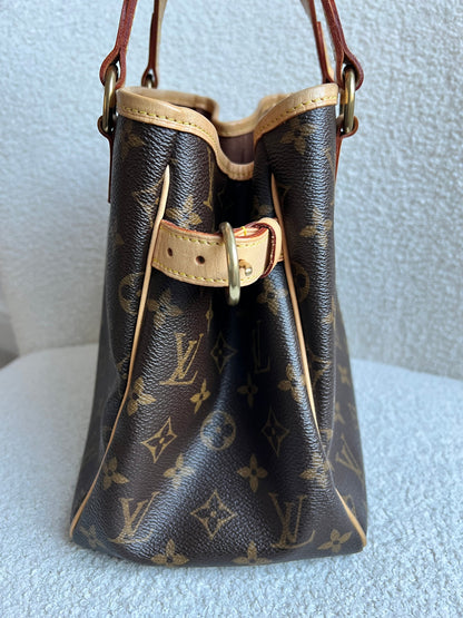 Louis Vuitton Batignolles in Monogram Canvas