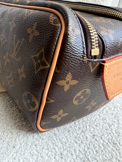 Louis Vuitton Dopp Kit Toilet Pouch Monogram (RRP £780)