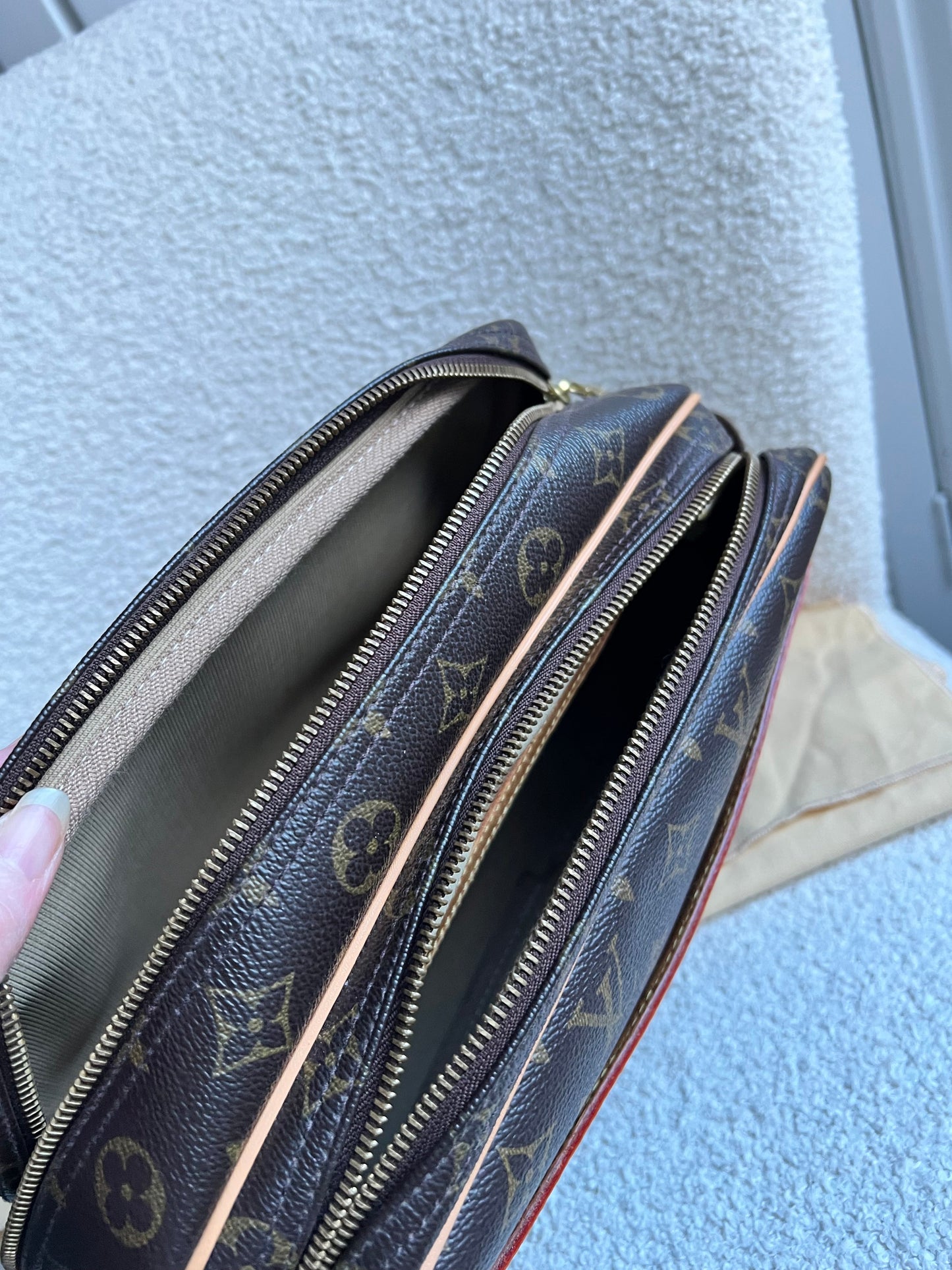 Lous Vuitton Reporter Monogram