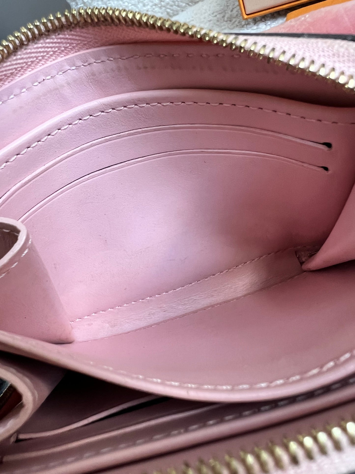 Louis Vuitton Zippy Coin Purse in Rose Ballerine Vernis Patent (RRP £420)