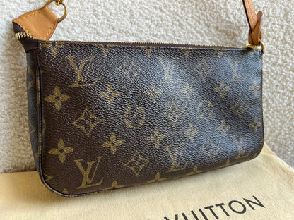 Louis Vuitton Pochette Accessoires Grenade Monogram V