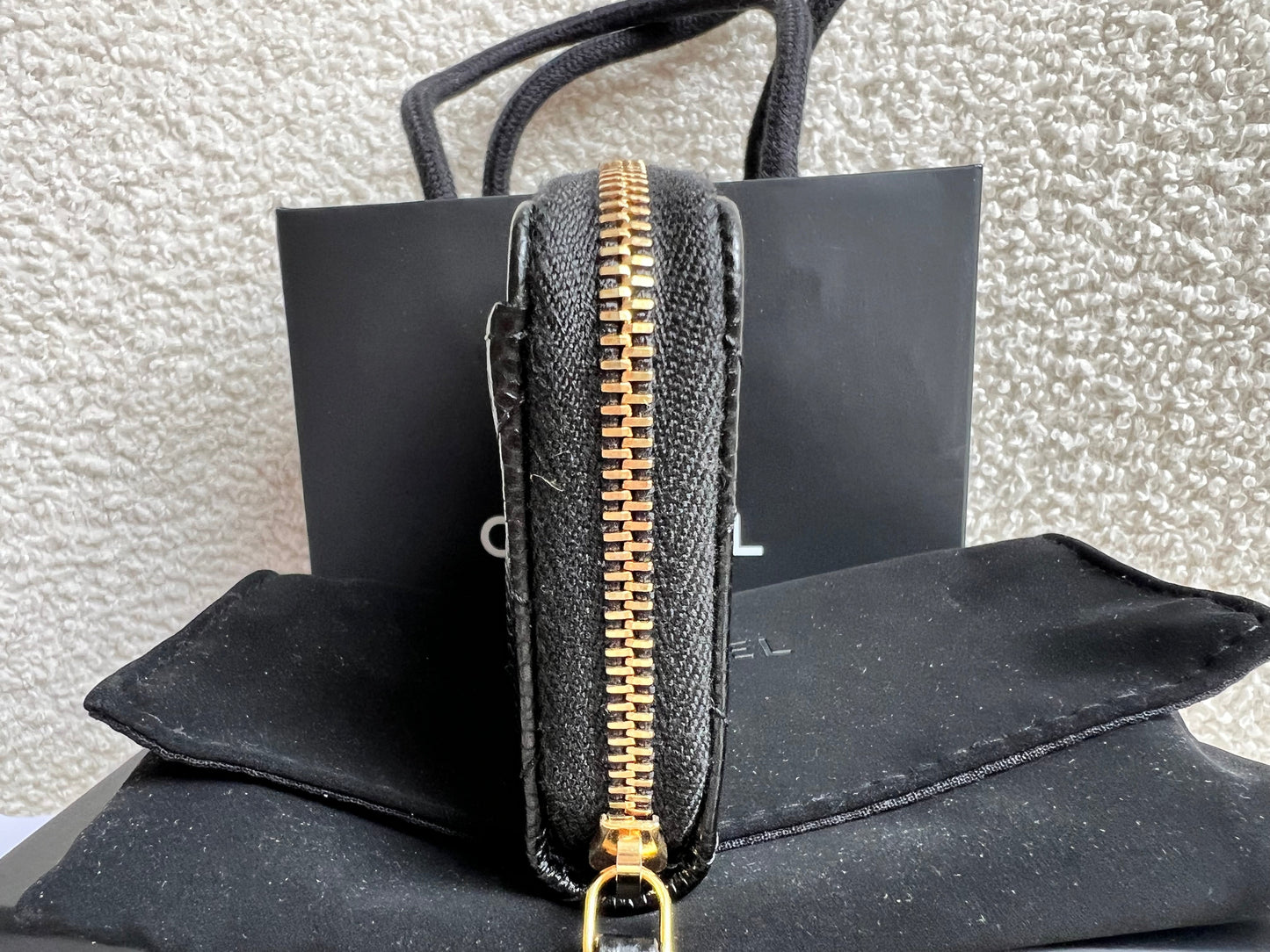 Chanel Black Quilted Caviar Zip Round Purse with Gold Hardware (RRP £550)