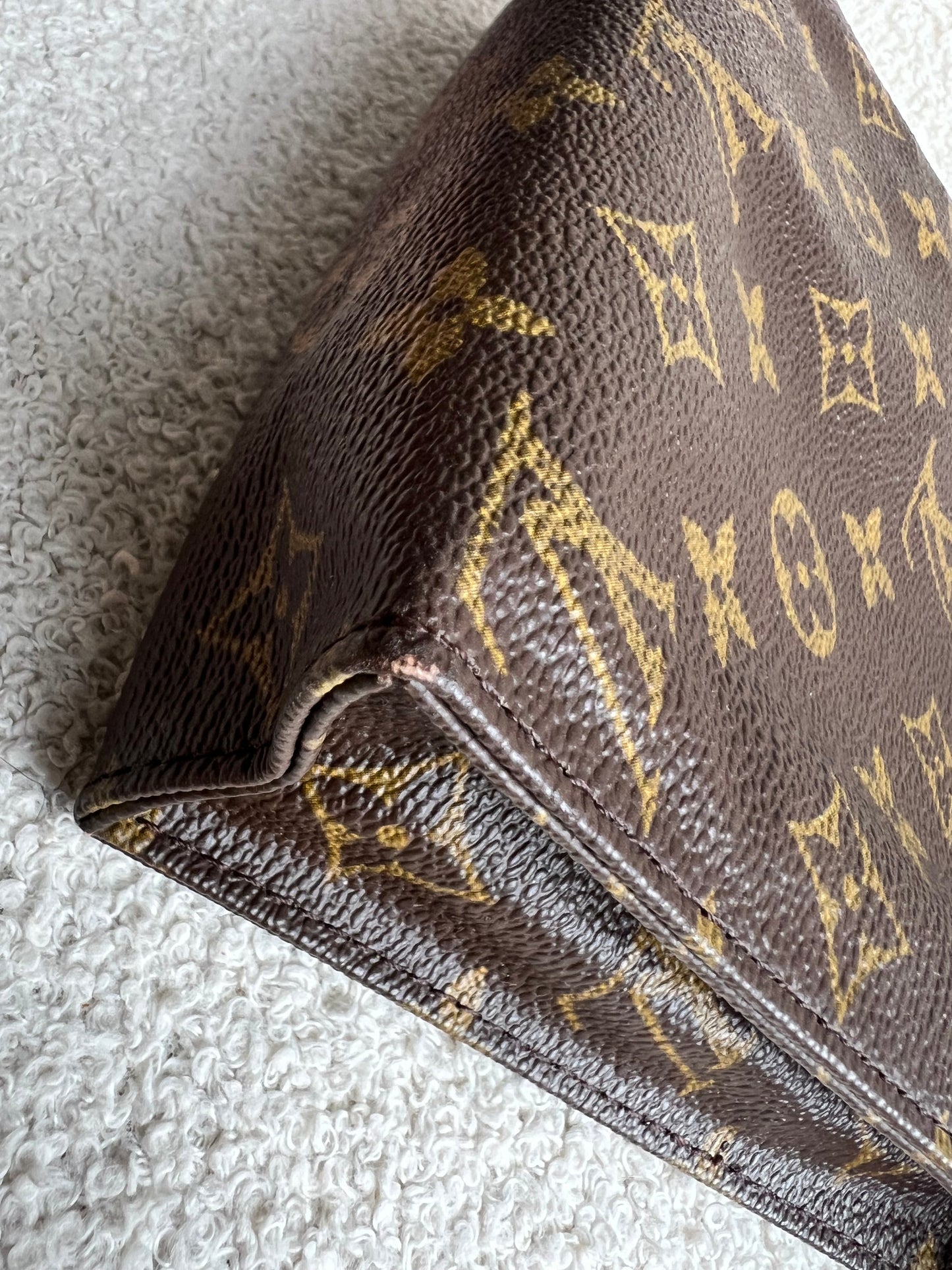 Louis Vuitton Toiletry Pouch 19 Monogram