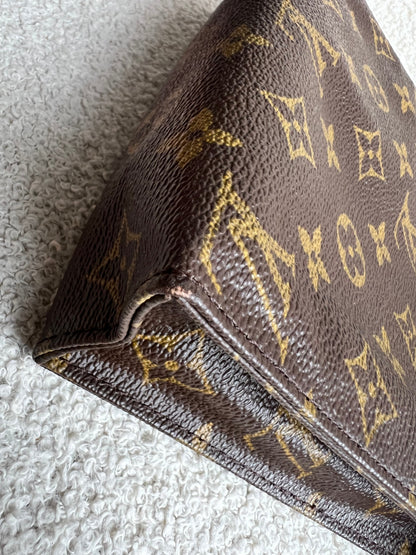 Louis Vuitton Toiletry Pouch 19 Monogram