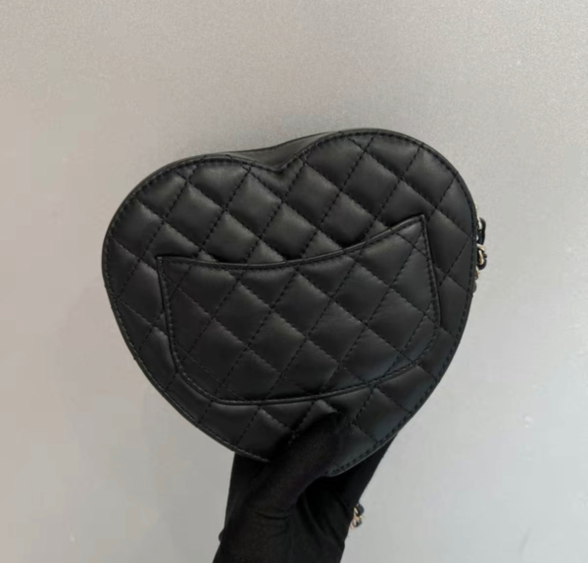 Chanel Heart Bag Ss22 Large Size In Black