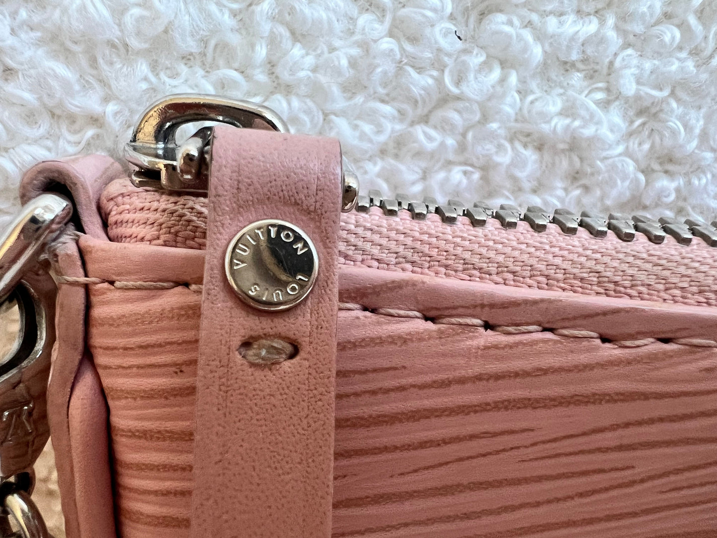 Louis Vuitton Easy Pouch Rose Ballerine Epi