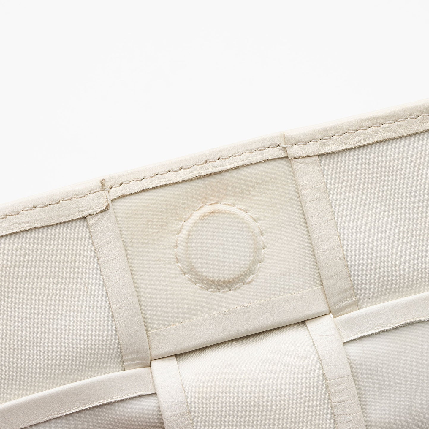 Bottega Veneta Calfskin Candy Cassette Crossbody (SHF-8XUpjP)