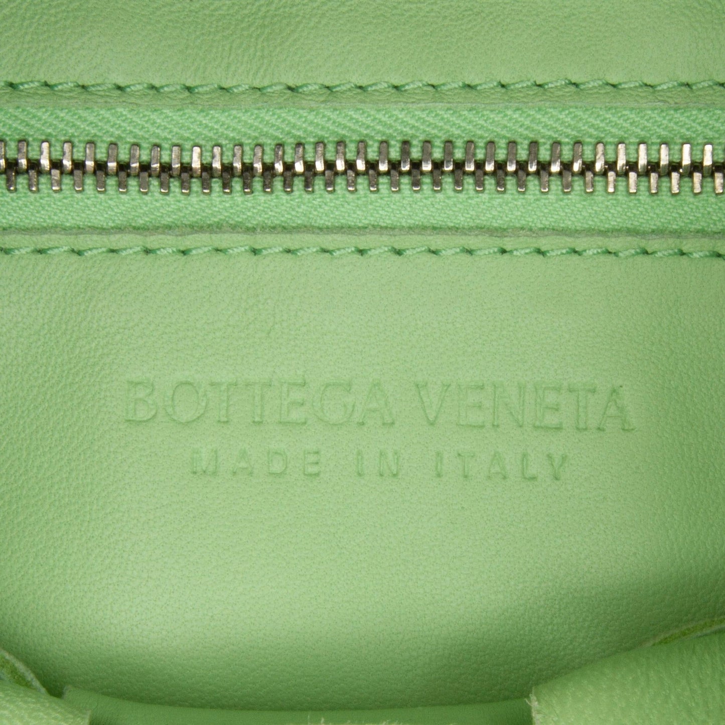 Bottega Veneta Calfskin Intrecciato Cassette Crossbody (MLB-CBPvTr)