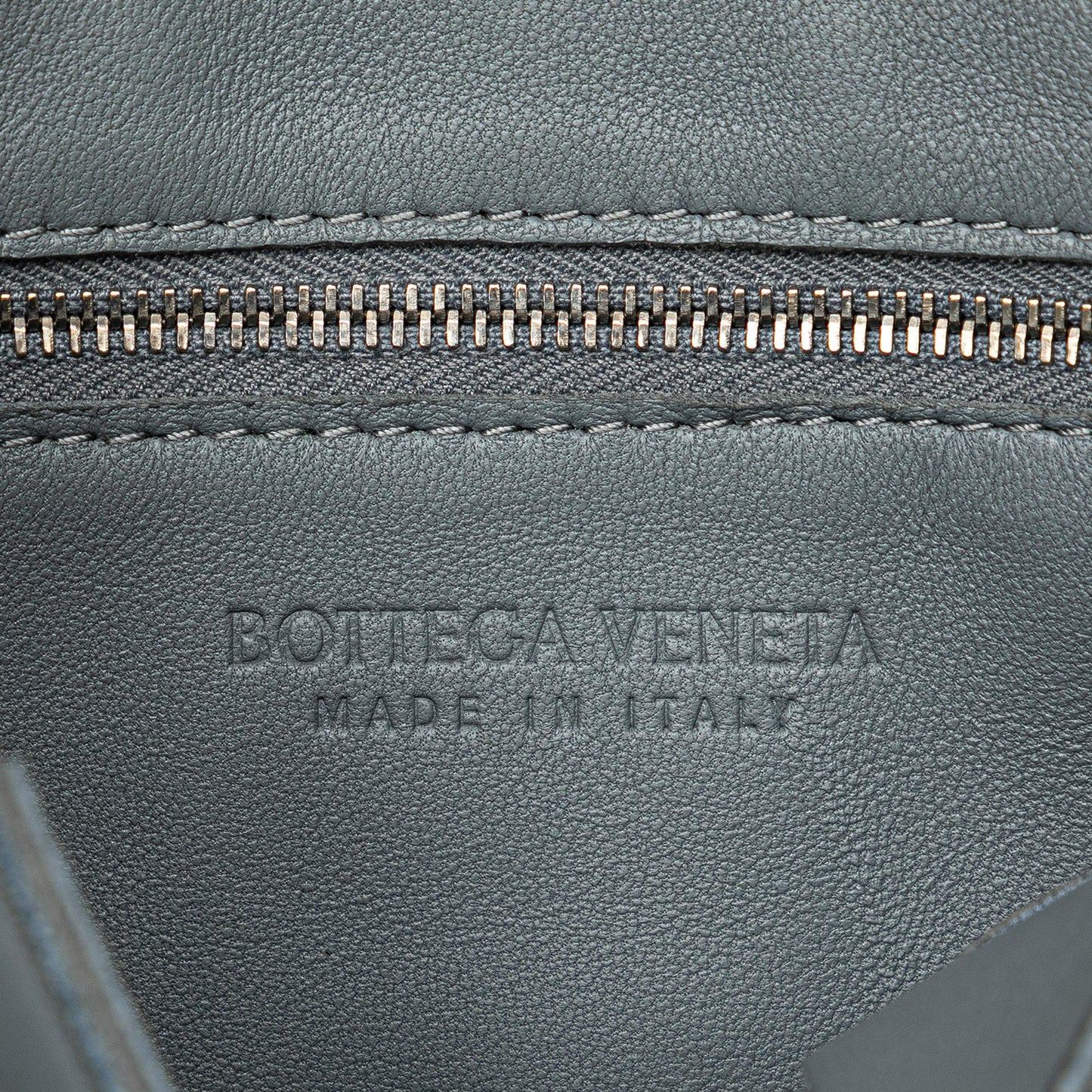 Bottega Veneta Calfskin Intrecciato Cassette Crossbody (MLB-QKpHOv)