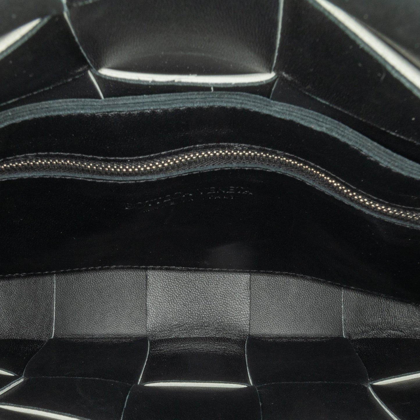 Bottega Veneta Calfskin Intrecciato Cassette Crossbody (MLB-F2bVdG)