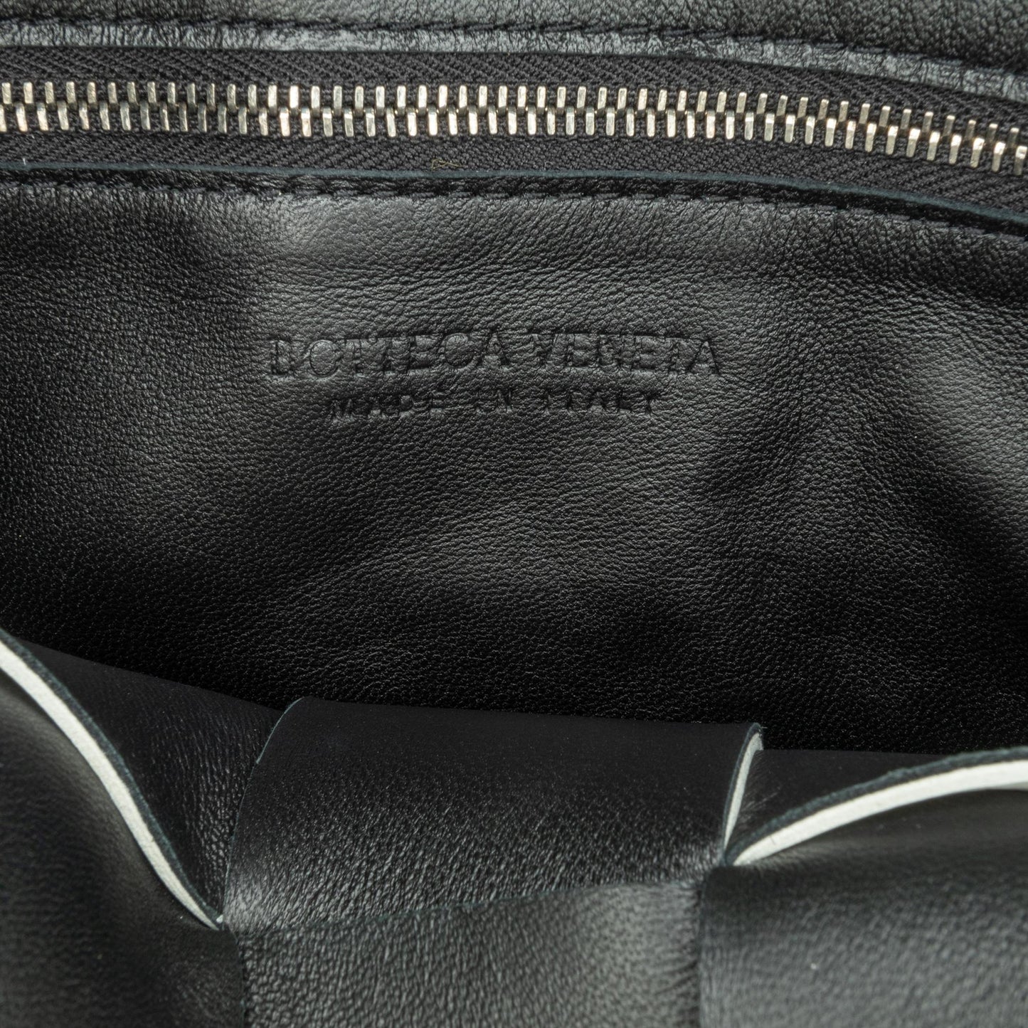 Bottega Veneta Calfskin Intrecciato Cassette Crossbody (MLB-F2bVdG)
