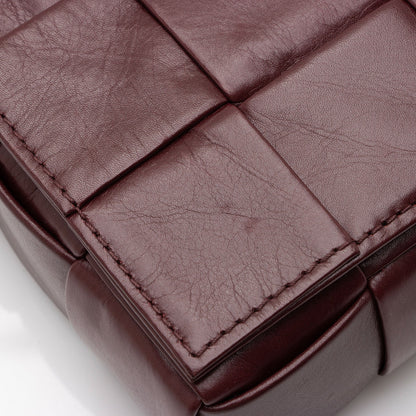 Bottega Veneta Distressed Calfskin Cassette Small Crossbody Bag (SHF-K6GzFo)