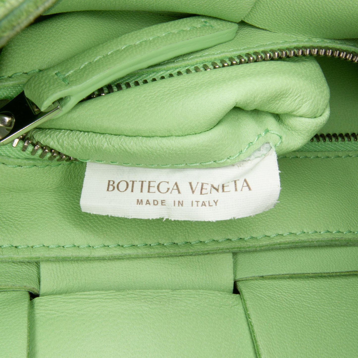 Bottega Veneta Intrecciato Cassette Crossbody (MLB-IraooB)
