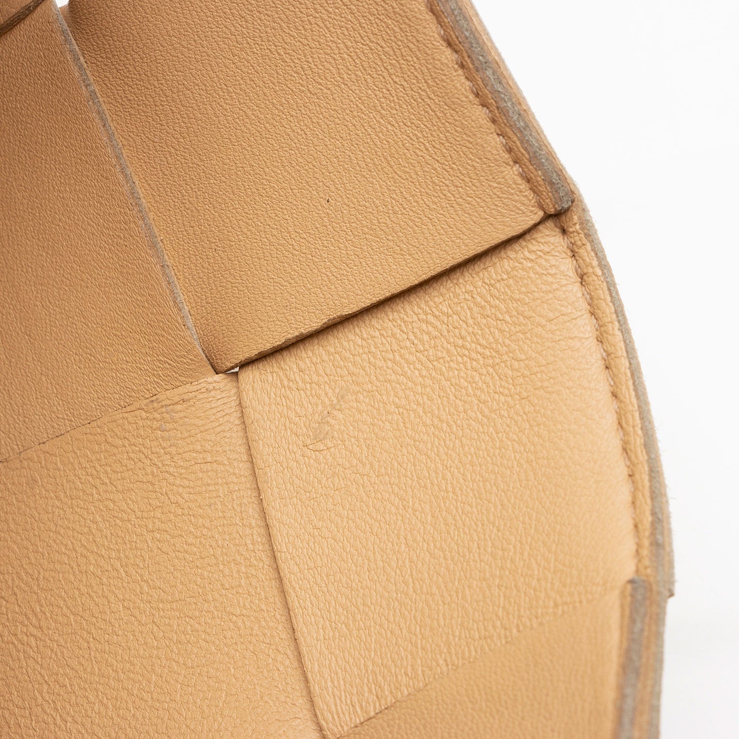 Bottega Veneta Lambskin Cassette Crossbody (SHF-nAVsRl)