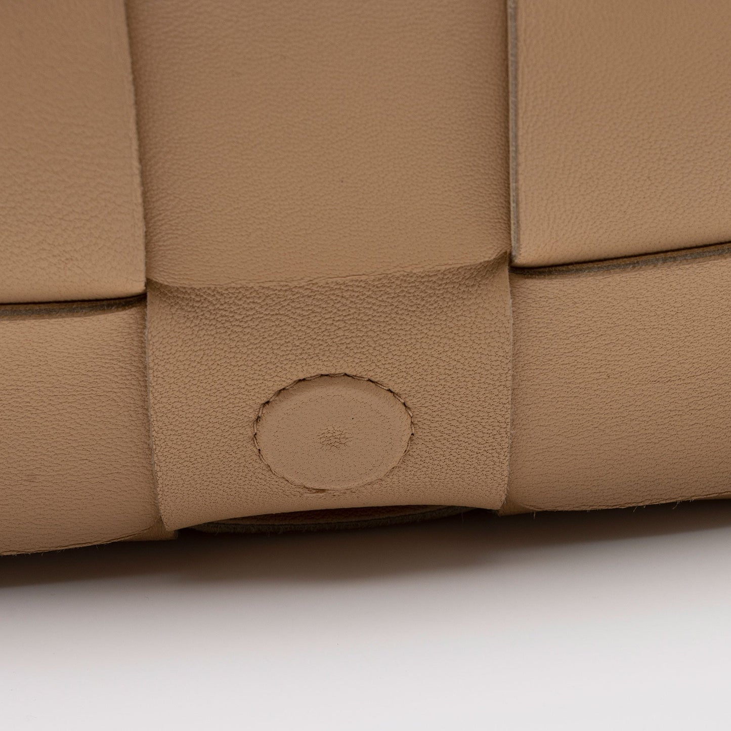 Bottega Veneta Lambskin Cassette Crossbody (SHF-nAVsRl)