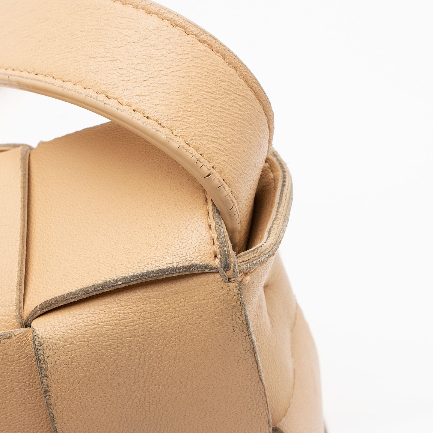 Bottega Veneta Lambskin Cassette Crossbody (SHF-nAVsRl)