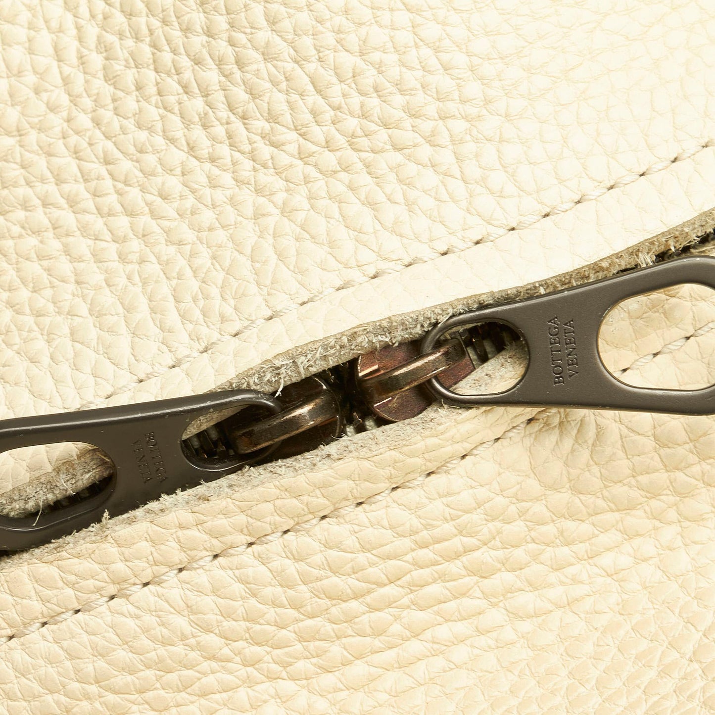 Bottega Veneta Leather Crossbody Bag (MLB-33950)