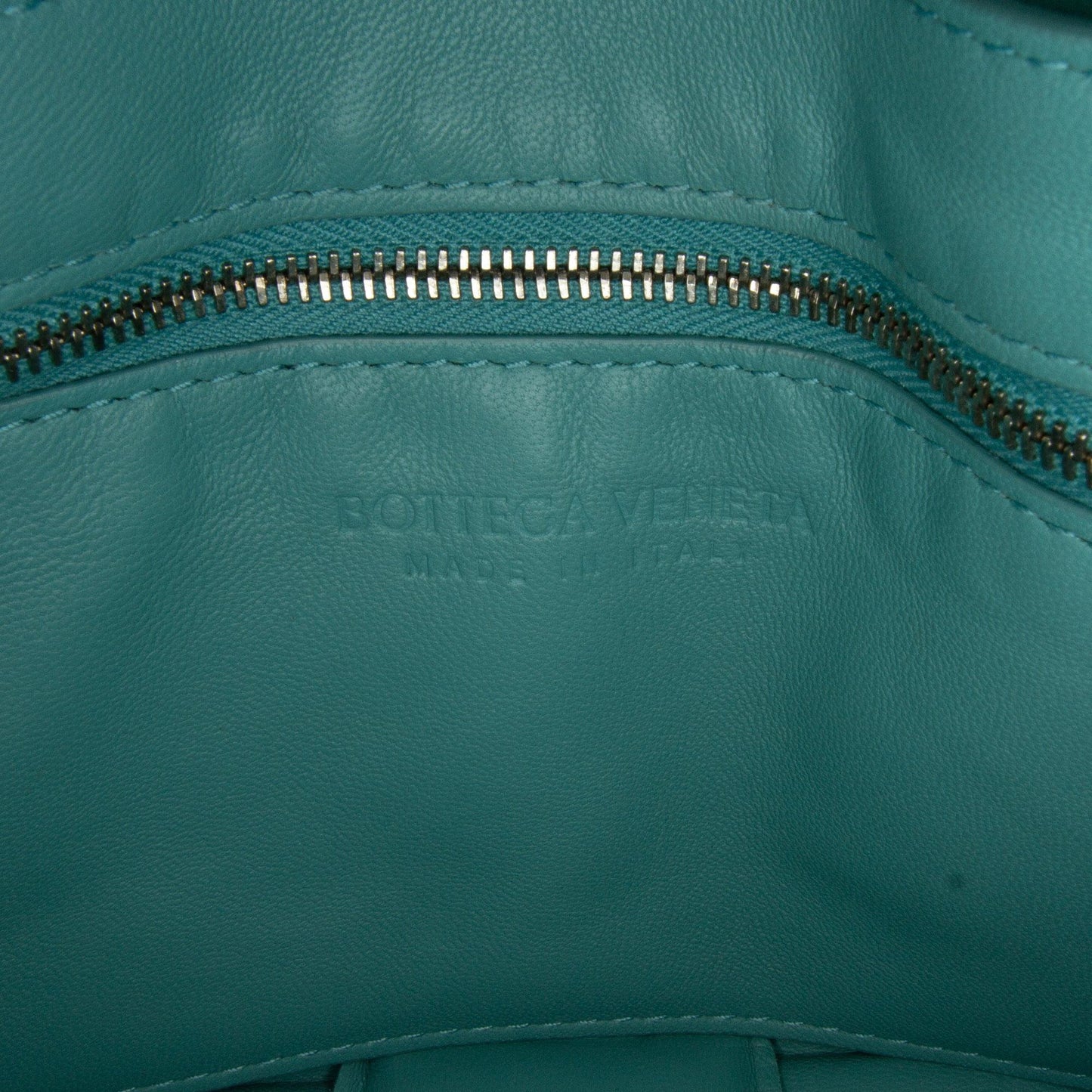 Bottega Veneta Maxi Intrecciato Padded Cassette Crossbody (MLB-kR8MHE)