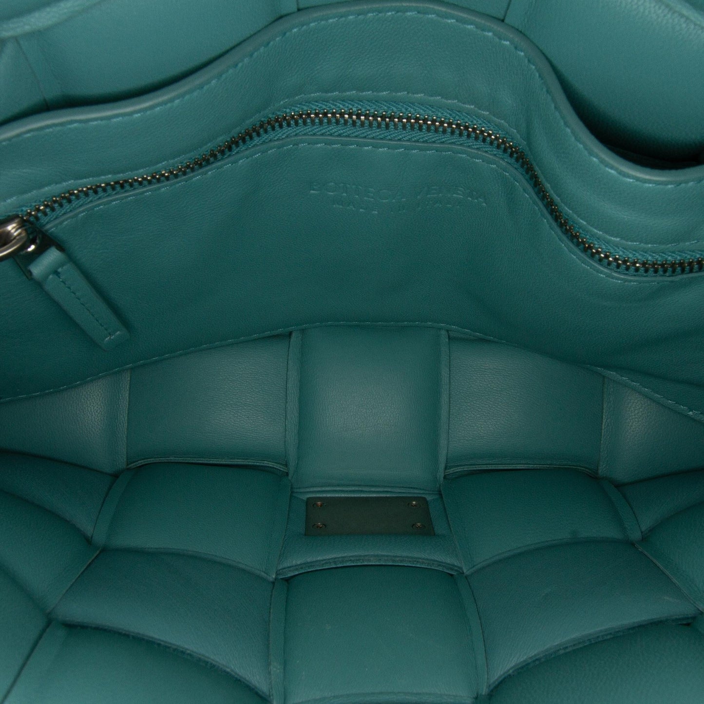 Bottega Veneta Maxi Intrecciato Padded Cassette Crossbody (MLB-kR8MHE)