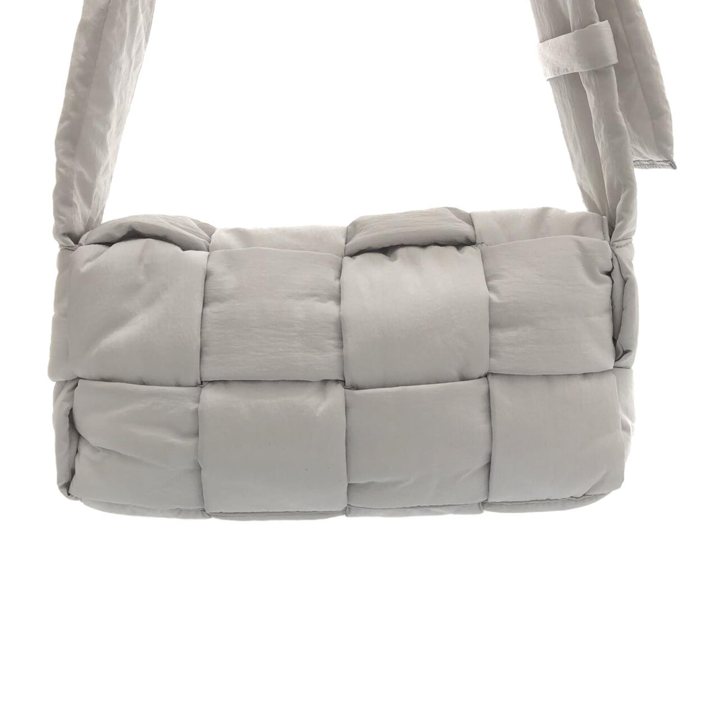 Bottega Veneta Medium Padded Tech Cassette Crossbody (MLB-Ih93tb)