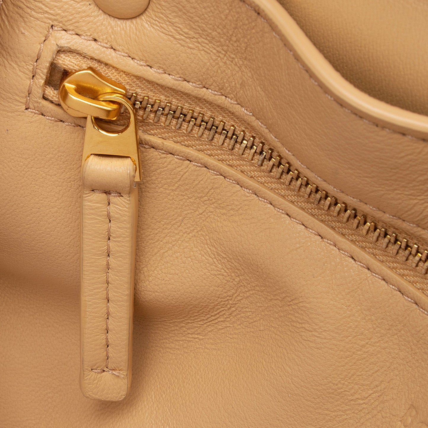 Bottega Veneta Puffed Leather Cassette Crossbody (SHF-1QQN5B)