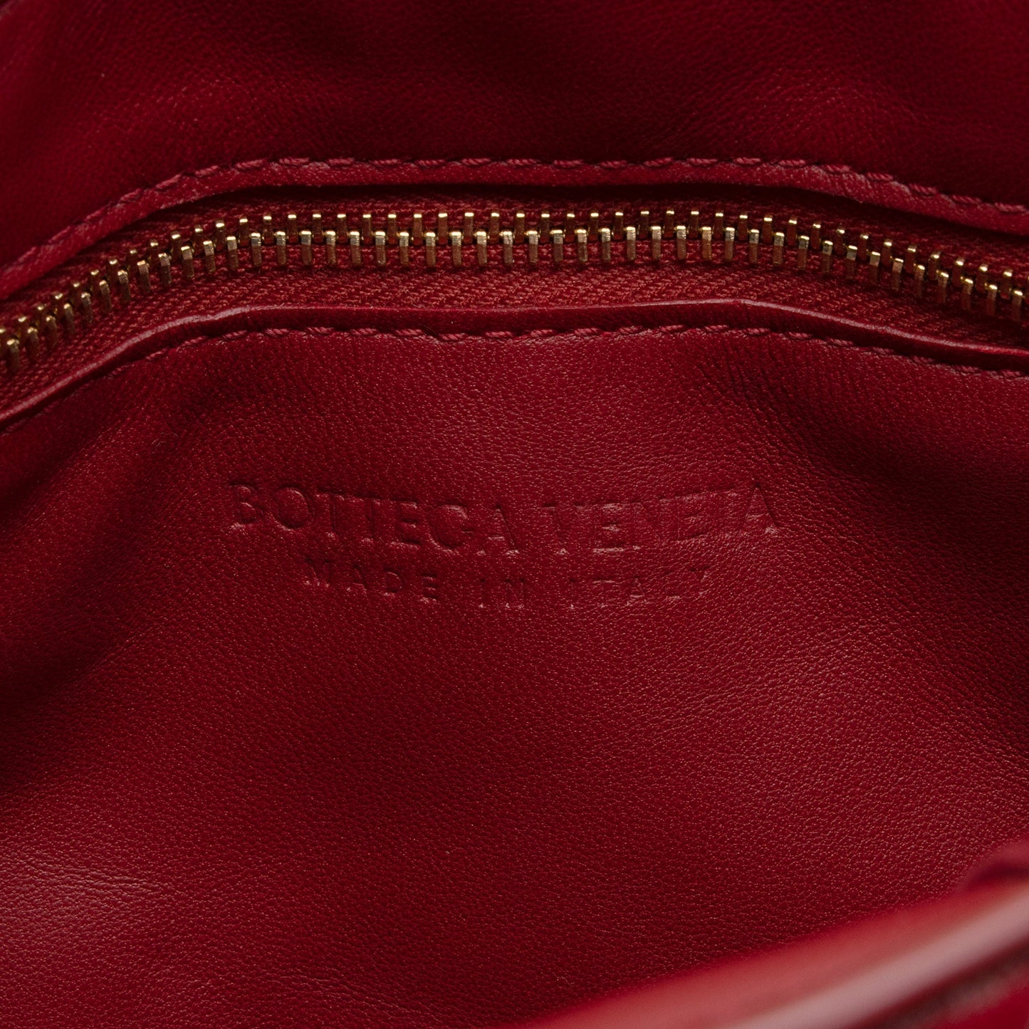 Bottega Veneta Puffed Leather Cassette Crossbody (SHF-WyihDy)
