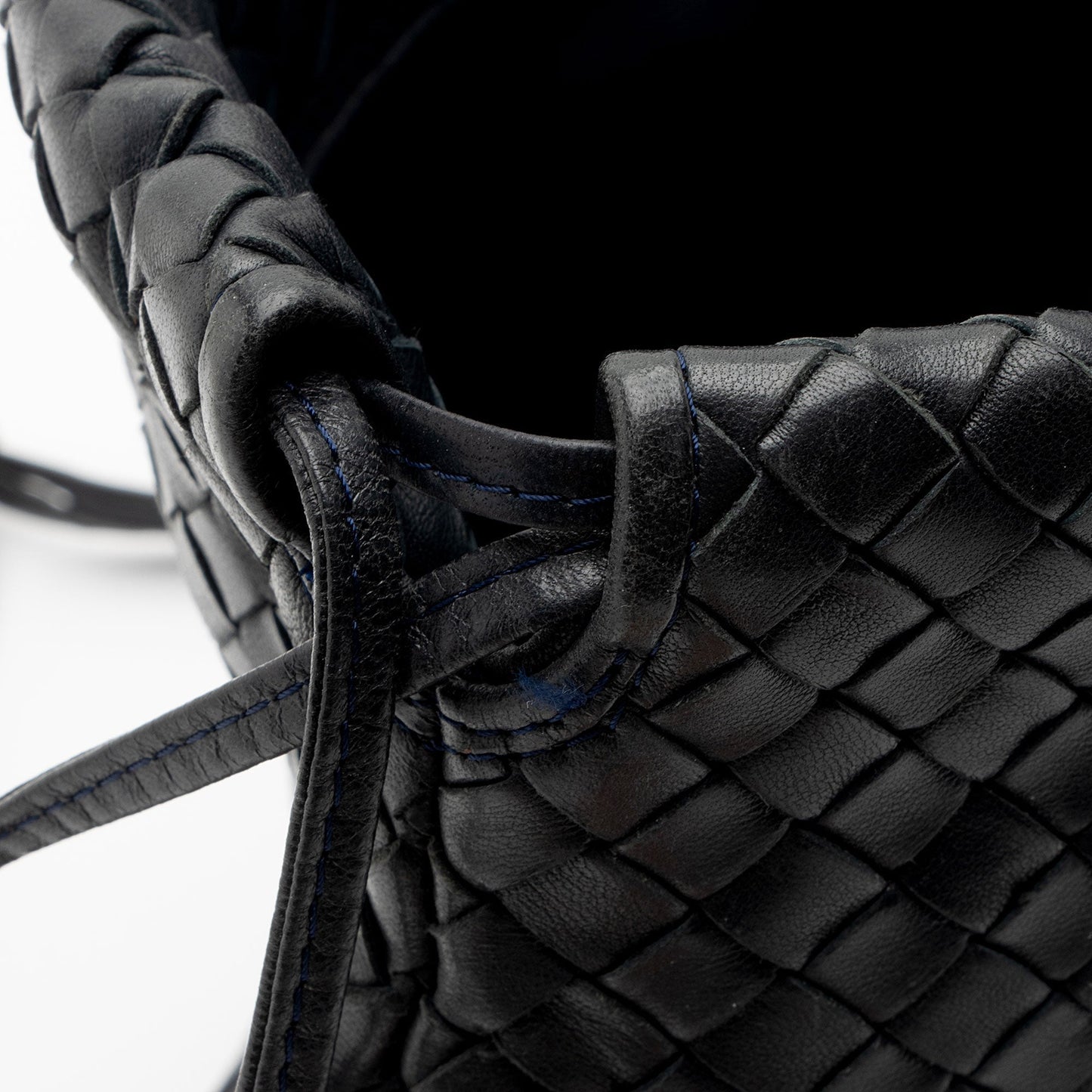 Bottega Veneta Vintage Intrecciato Nappa Drawstring Crossbody (SHF-oaFdRX)