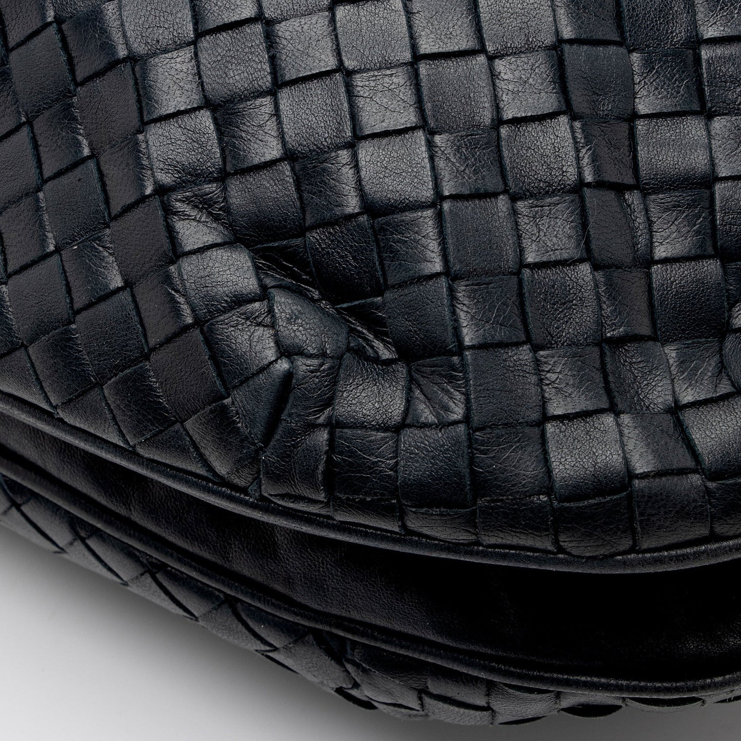 Bottega Veneta Vintage Intrecciato Nappa Drawstring Crossbody (SHF-oaFdRX)