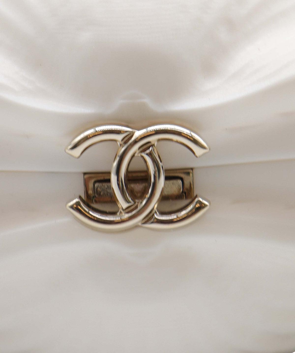 Chanel Luxury Leather Gold Clutch Gold
