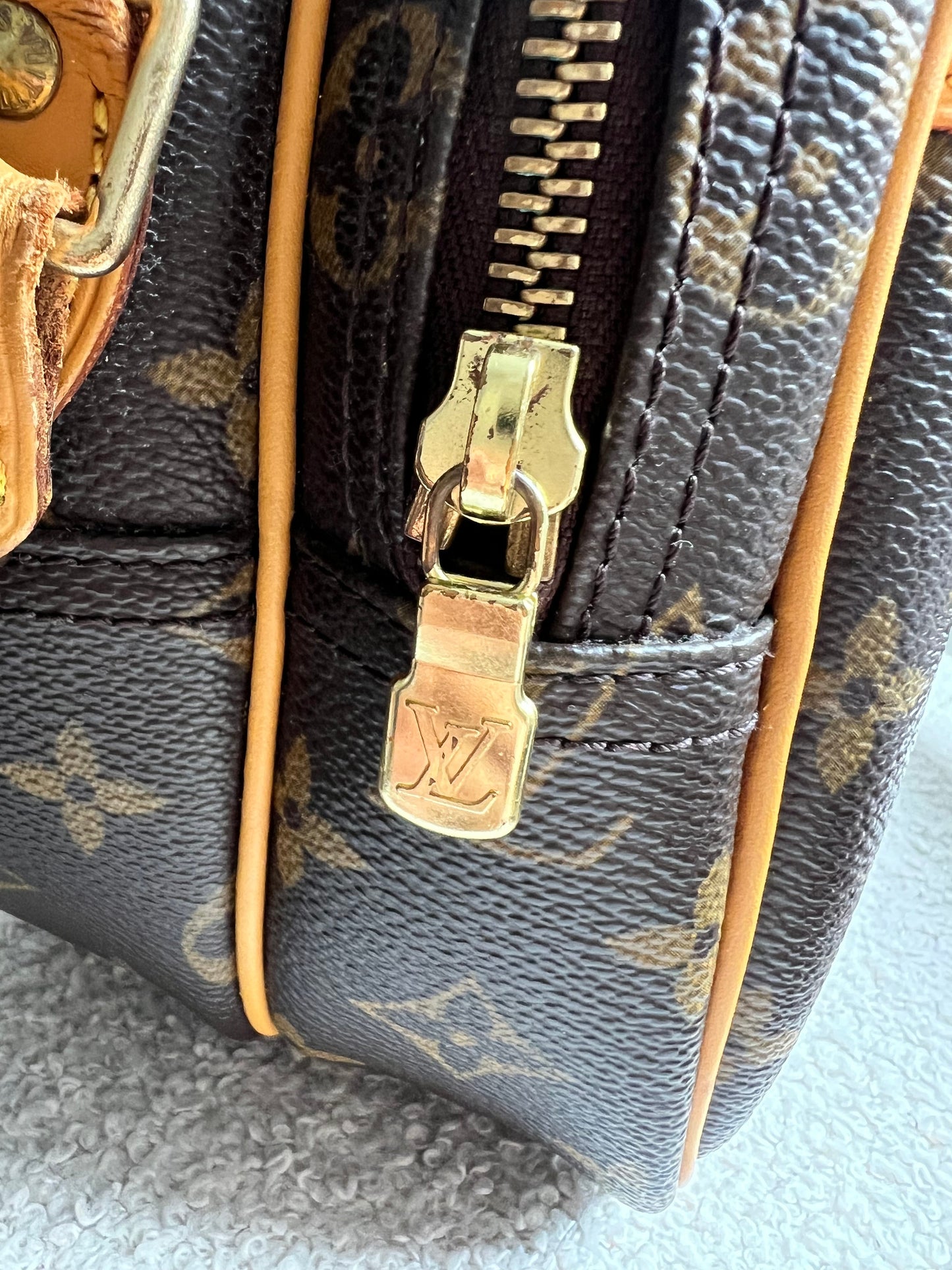 Lous Vuitton Reporter Monogram