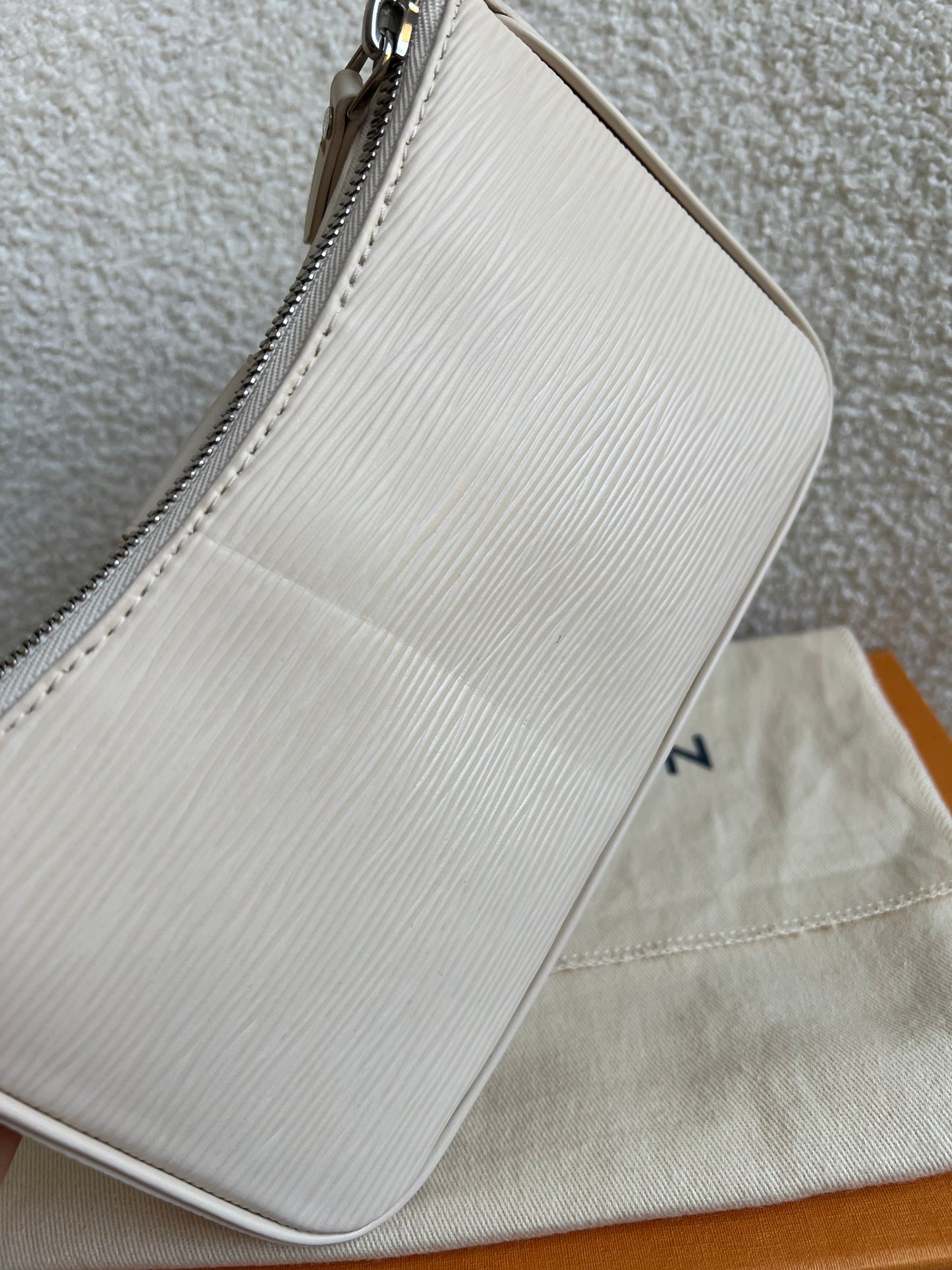 Louis Vuitton Easy Pouch Creme Epi (RRP £1320)