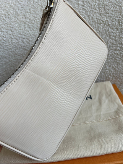 Louis Vuitton Easy Pouch Creme Epi (RRP £1320)