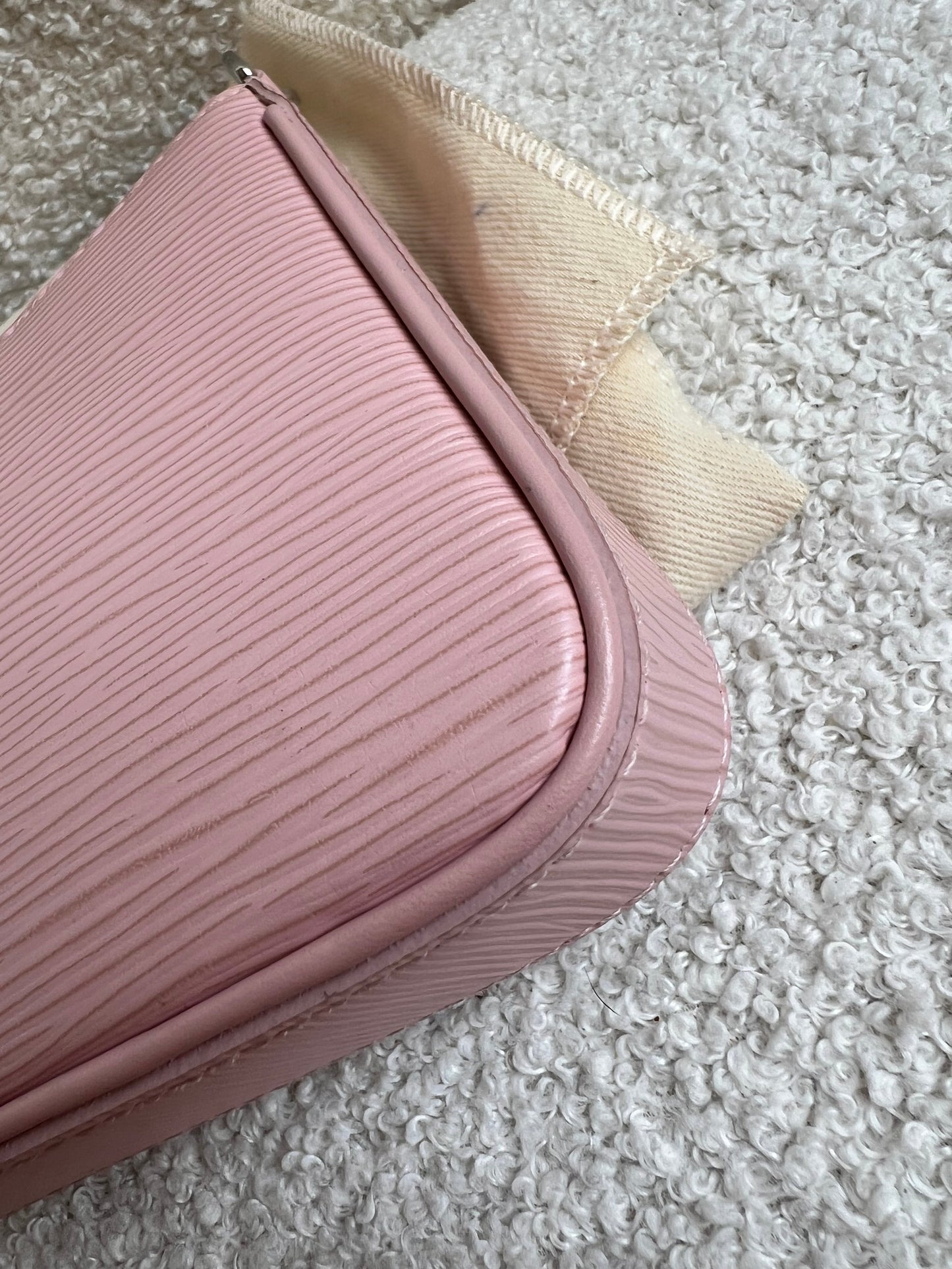 Louis Vuitton Easy Pouch Rose Ballerine Epi (RRP £1320)