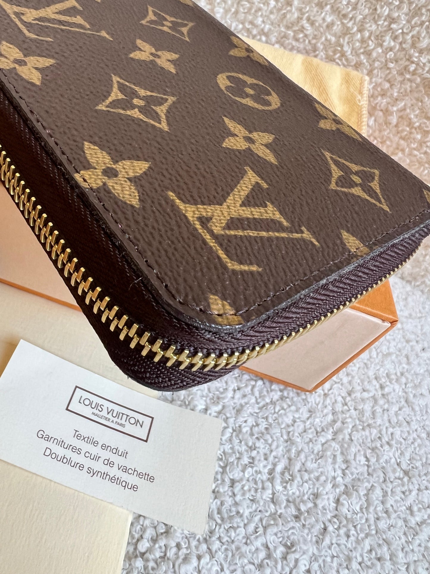 Louis Vuitton Zippy Wallet in Grenade Monogram V