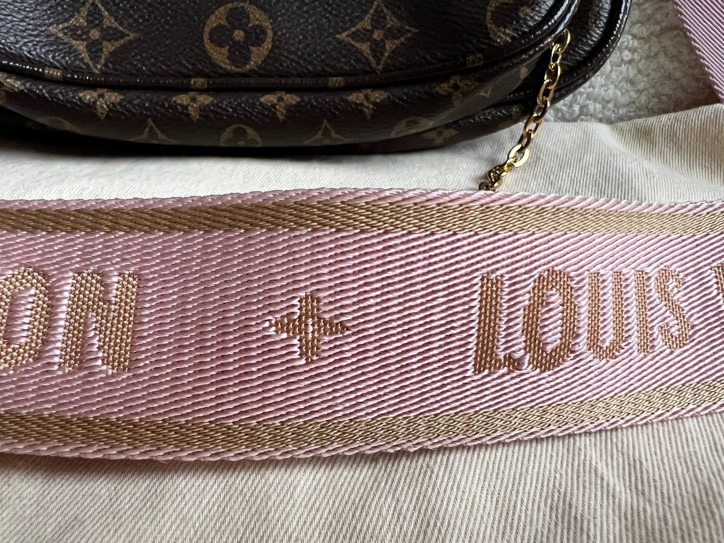 Louis Vuitton Multi Pochette Accessoires Rose Chiaro (RRP £2030)
