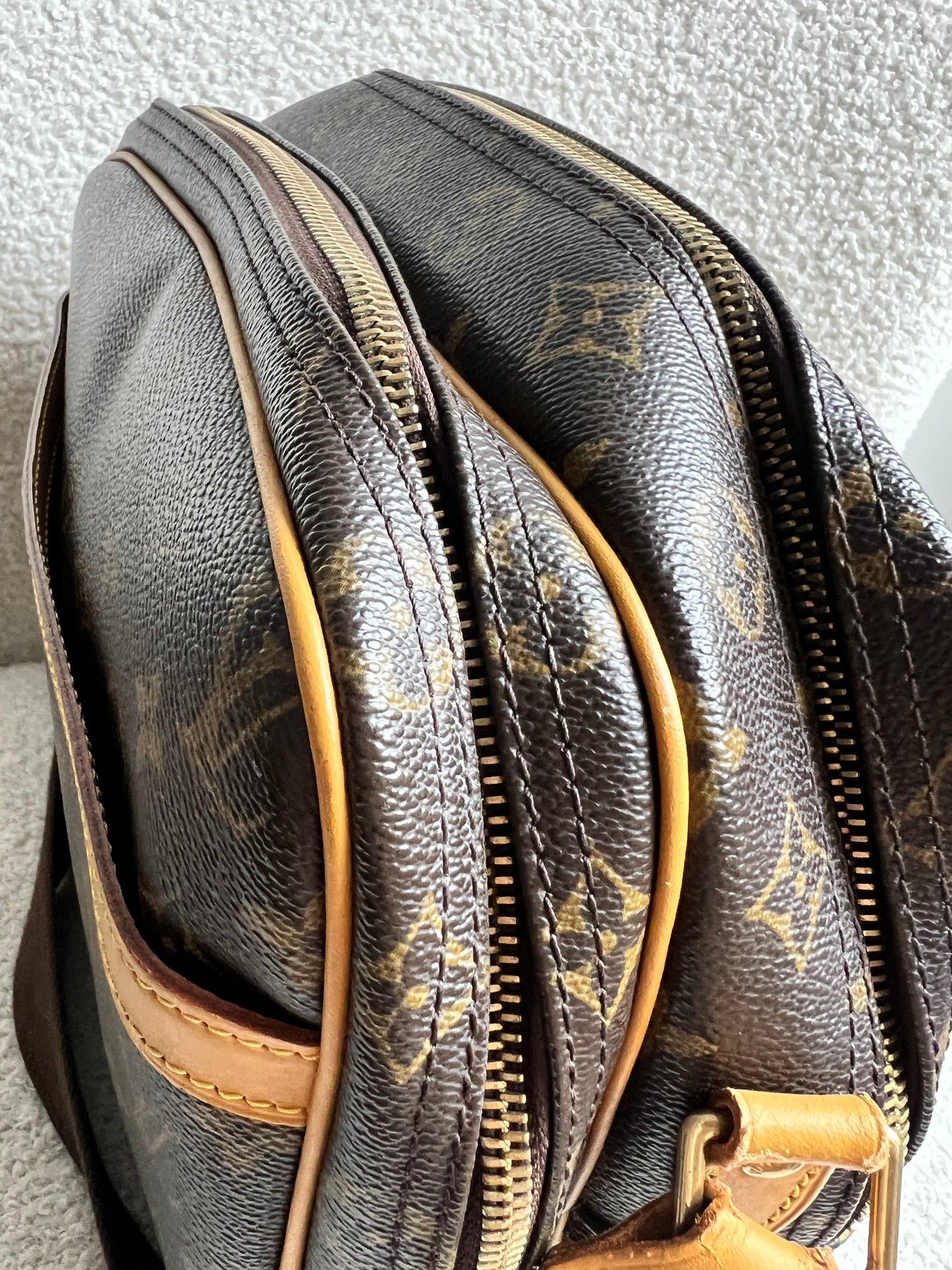 Lous Vuitton Reporter Monogram
