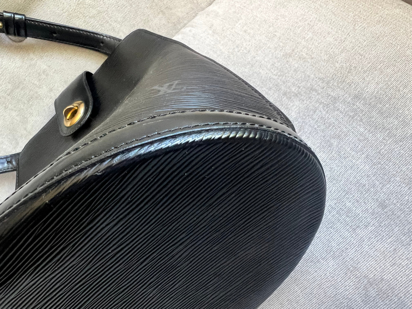 Louis Vuitton Vintage Black Epi Leather Cluny