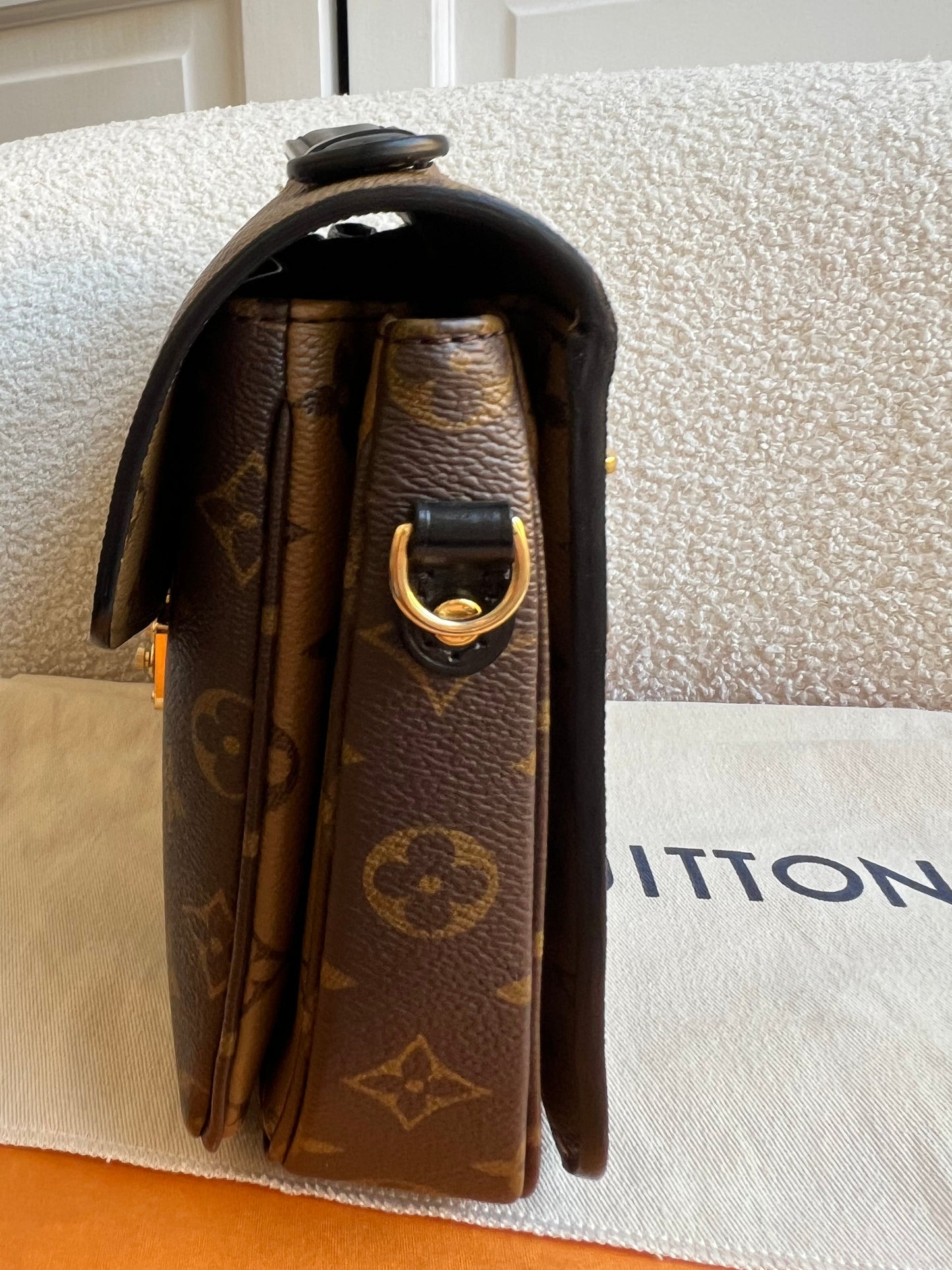 Louis Vuitton Pochette Metis Reverse Monogram (RRP £2,060)